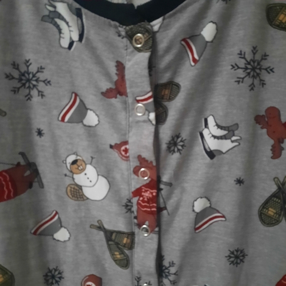 Gray OnePiece Pajama Maple Syrup Moose Beaver Skates Snowshoes Snaps Sz XL - Picture 3 of 8